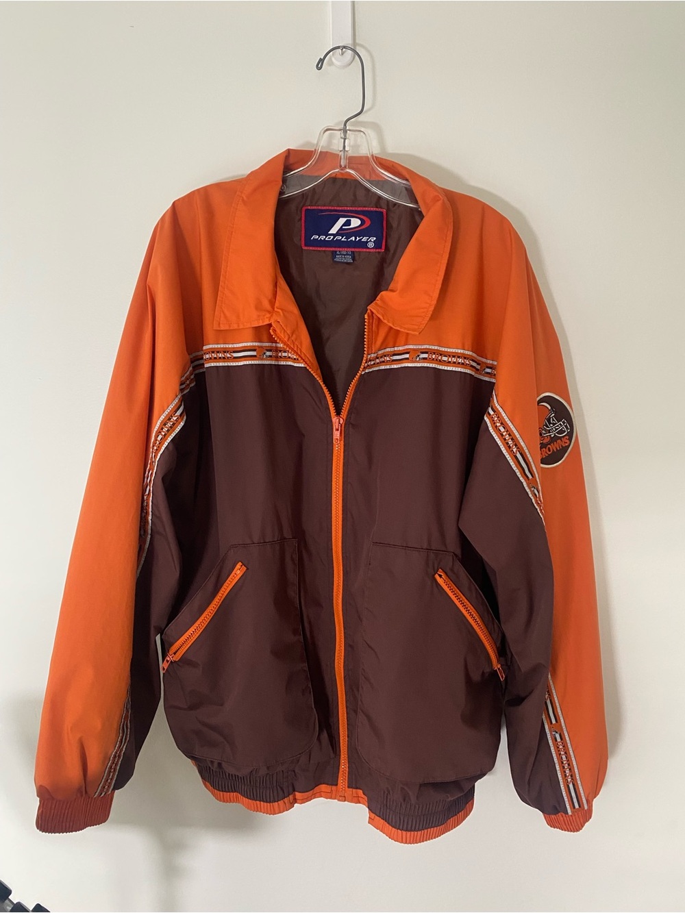 Vintage Cleveland Browns Pro Player Nylon Jacket Mens Size XL Lined Full zip EUC